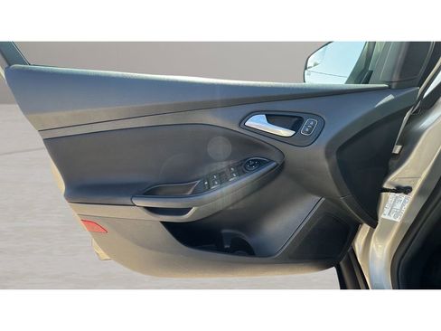 Used 2015 Ford Focus SE w/ SE Cold Weather Package FWD image 26