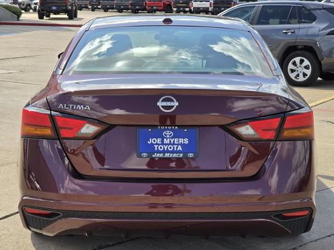 Used 2025 Nissan Altima 2.5 SV FWD image 8