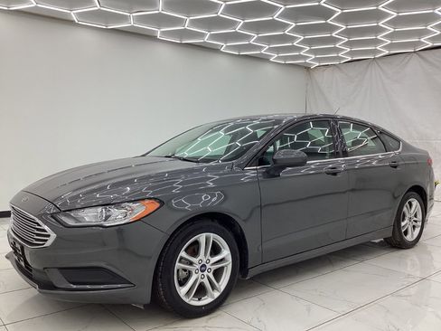 Used 2018 Ford Fusion SE w/ Fusion SE Technology Package image 6