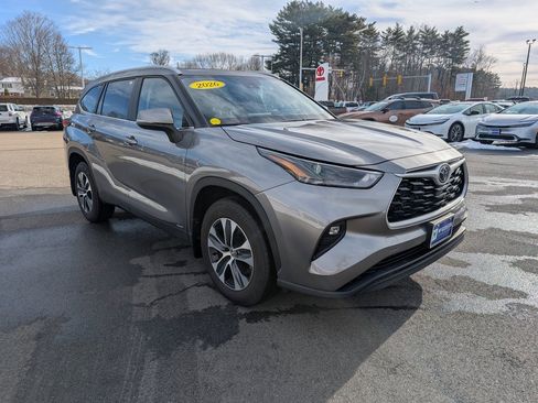 Used 2026 Toyota Highlander XLE image 8