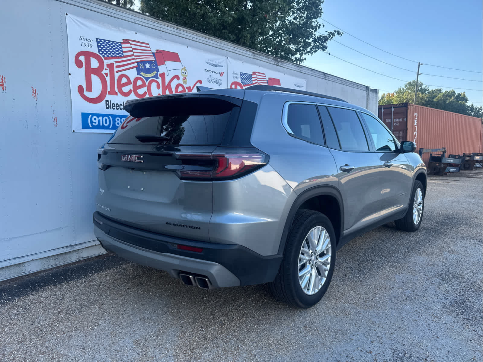 Used 2024 GMC Acadia Elevation AWD/4WD image 3