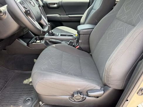 Used 2016 Toyota Tacoma TRD Off-Road w/ Premium & Technology Package RWD image 13