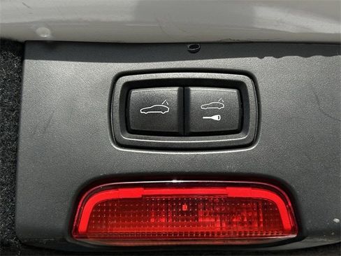 Used 2016 Porsche Cayenne image 31