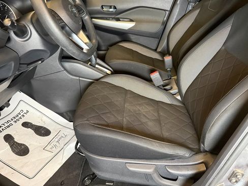 Used 2019 Nissan Kicks SV image 18