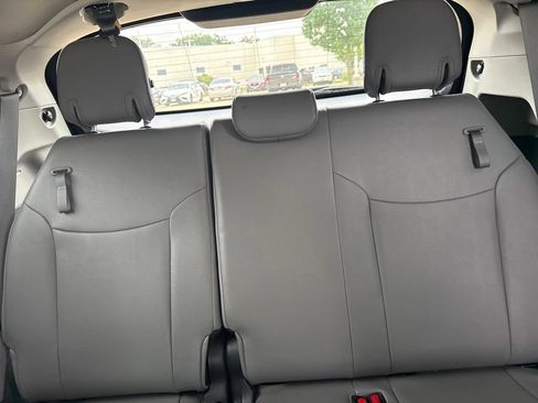 Used 2023 Toyota Sienna XLE AWD/4WD image 23