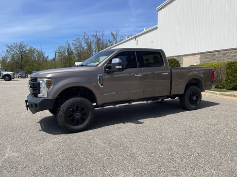 Used 2019 Ford F250 XLT w/ XLT Premium Package AWD/4WD image 8