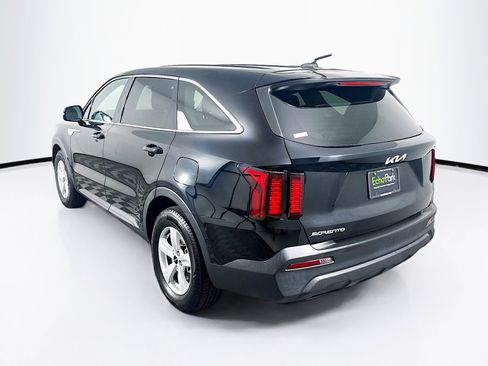 Used 2023 Kia Sorento LX image 5