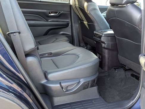 Used 2025 Toyota Grand Highlander AWD image 19