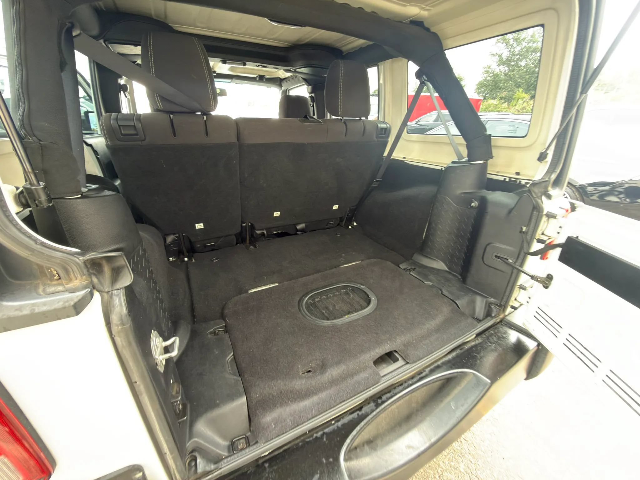 Used 2015 Jeep Wrangler Unlimited Sahara AWD/4WD image 29