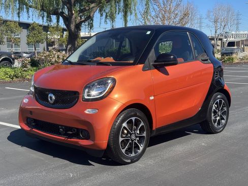 Used 2016 smart fortwo passion image 2