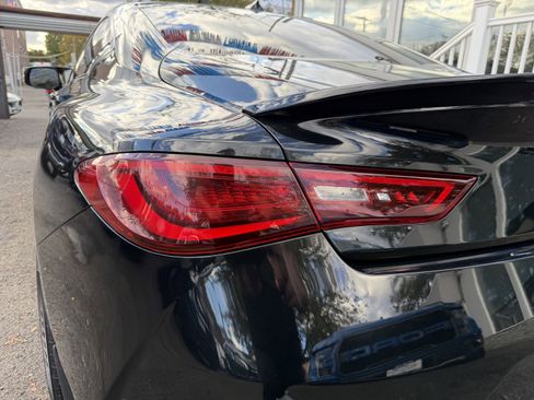 Used 2018 INFINITI Q60 Red Sport 400 w/ Sensory Package 3.0T Sport image 17