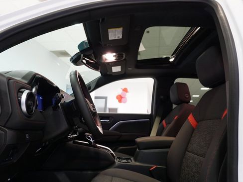 Used 2024 Chevrolet Colorado Z71 image 35