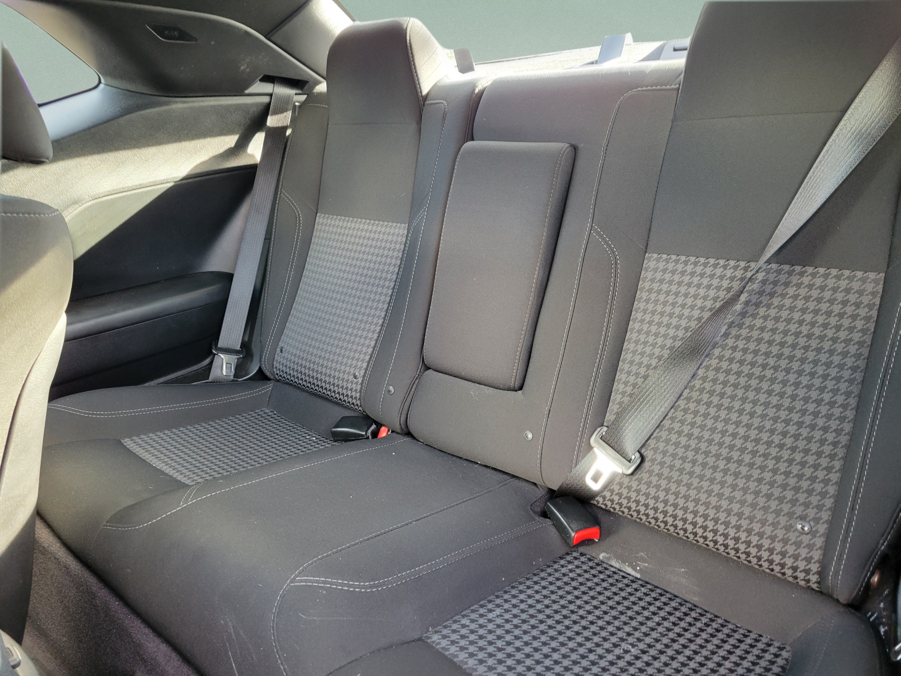 Used 2016 Dodge Challenger SXT RWD image 7