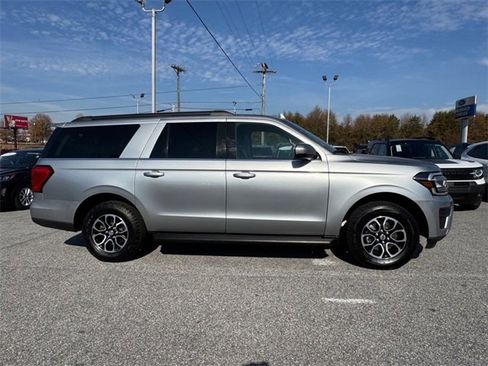 Used 2024 Ford Expedition Max XLT image 2