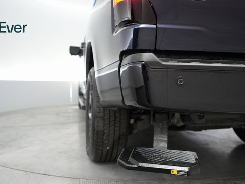 Used 2024 Ford F150 Lightning Lariat image 19