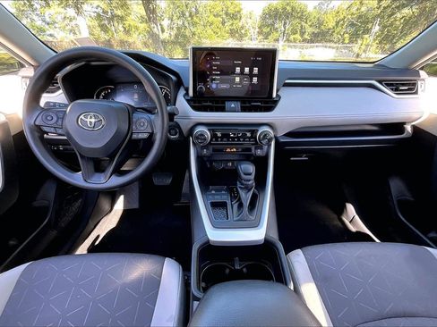 Used 2025 Toyota RAV4 XLE image 7