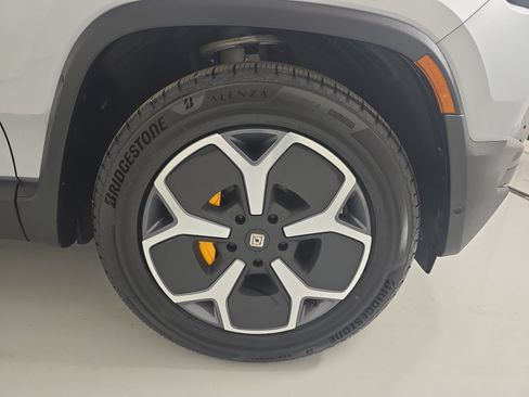 Used 2024 Rivian R1S Adventure AWD/4WD image 11