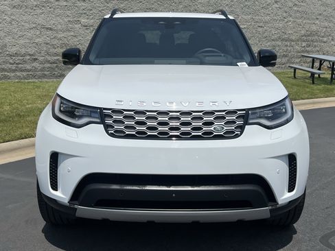 Certified 2025 Land Rover Discovery S AWD/4WD image 10