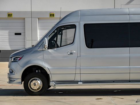 Used 2023 Mercedes-Benz Sprinter 3500 w/ Parking Package image 8