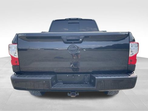 Used 2018 Nissan Titan SV w/ SV Convenience Package AWD/4WD image 12