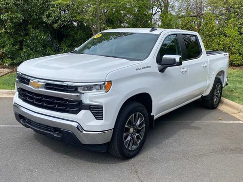 Used 2023 Chevrolet Silverado 1500 LT AWD/4WD image 3