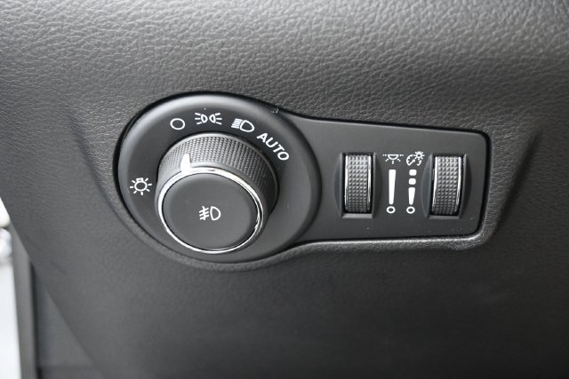 Used 2025 Jeep Compass Limited AWD/4WD image 12
