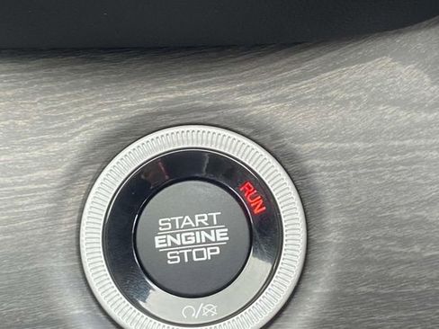 Used 2023 Jeep Grand Cherokee Limited image 25