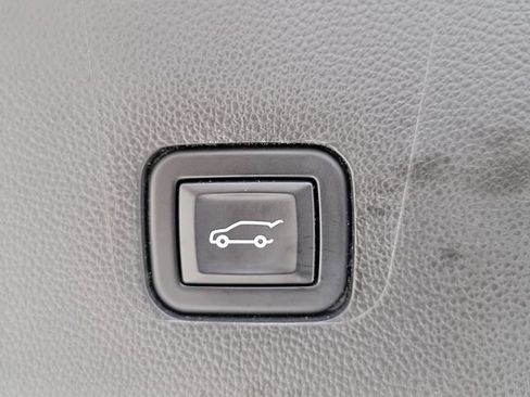 Used 2023 Chevrolet Traverse LT FWD image 8