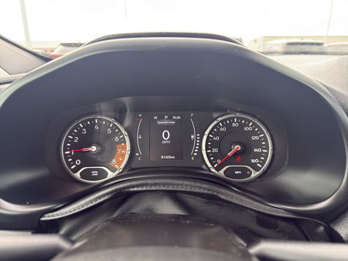 Used 2019 Jeep Renegade Latitude w/ Cold Weather Group AWD/4WD image 18
