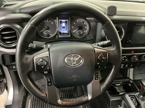 Used 2018 Toyota Tacoma TRD Off-Road image 24
