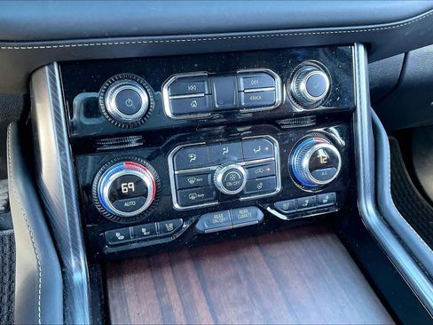 Used 2023 GMC Yukon Denali Ultimate image 32