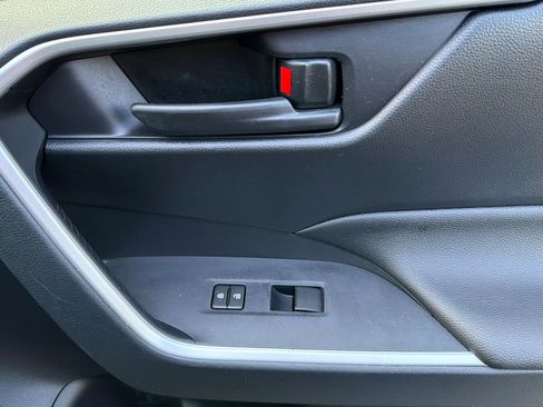 Used 2019 Toyota RAV4 LE image 22