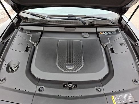 Certified 2024 Cadillac Lyriq Luxury image 31