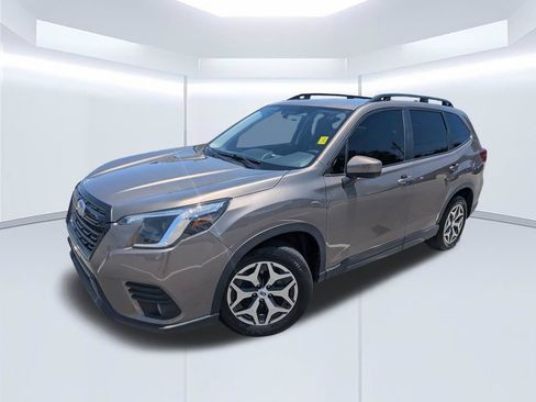 Used 2023 Subaru Forester Premium AWD/4WD image 2