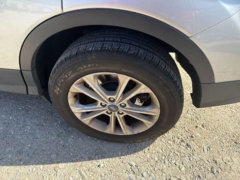 Used 2018 Ford Escape SE image 17