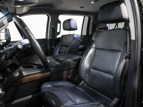 Used 2019 Chevrolet Suburban LT image 24