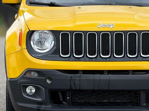Used 2017 Jeep Renegade Latitude w/ Safety & Security Group AWD/4WD image 11