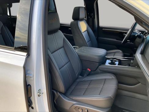 Used 2026 Chevrolet Tahoe High Country AWD/4WD image 10