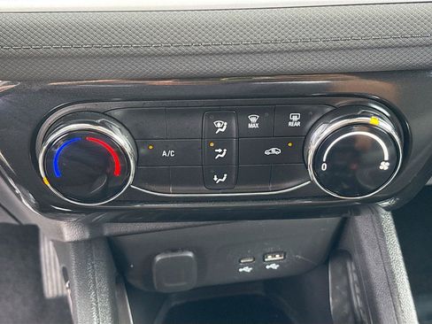 Used 2025 Chevrolet TrailBlazer LT FWD image 15