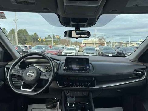 Used 2022 Nissan Rogue SV image 16