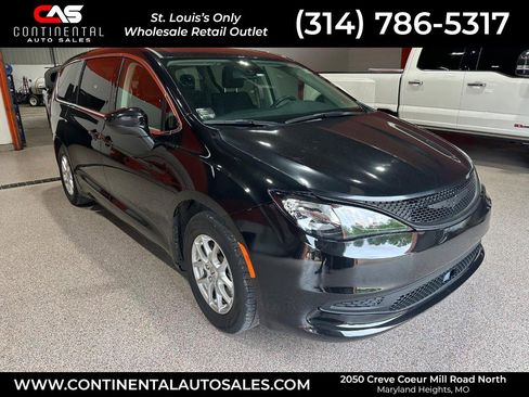 Used 2023 Chrysler Voyager LX FWD image 1