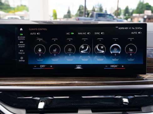 Used 2023 BMW X7 xDrive40i AWD/4WD image 14