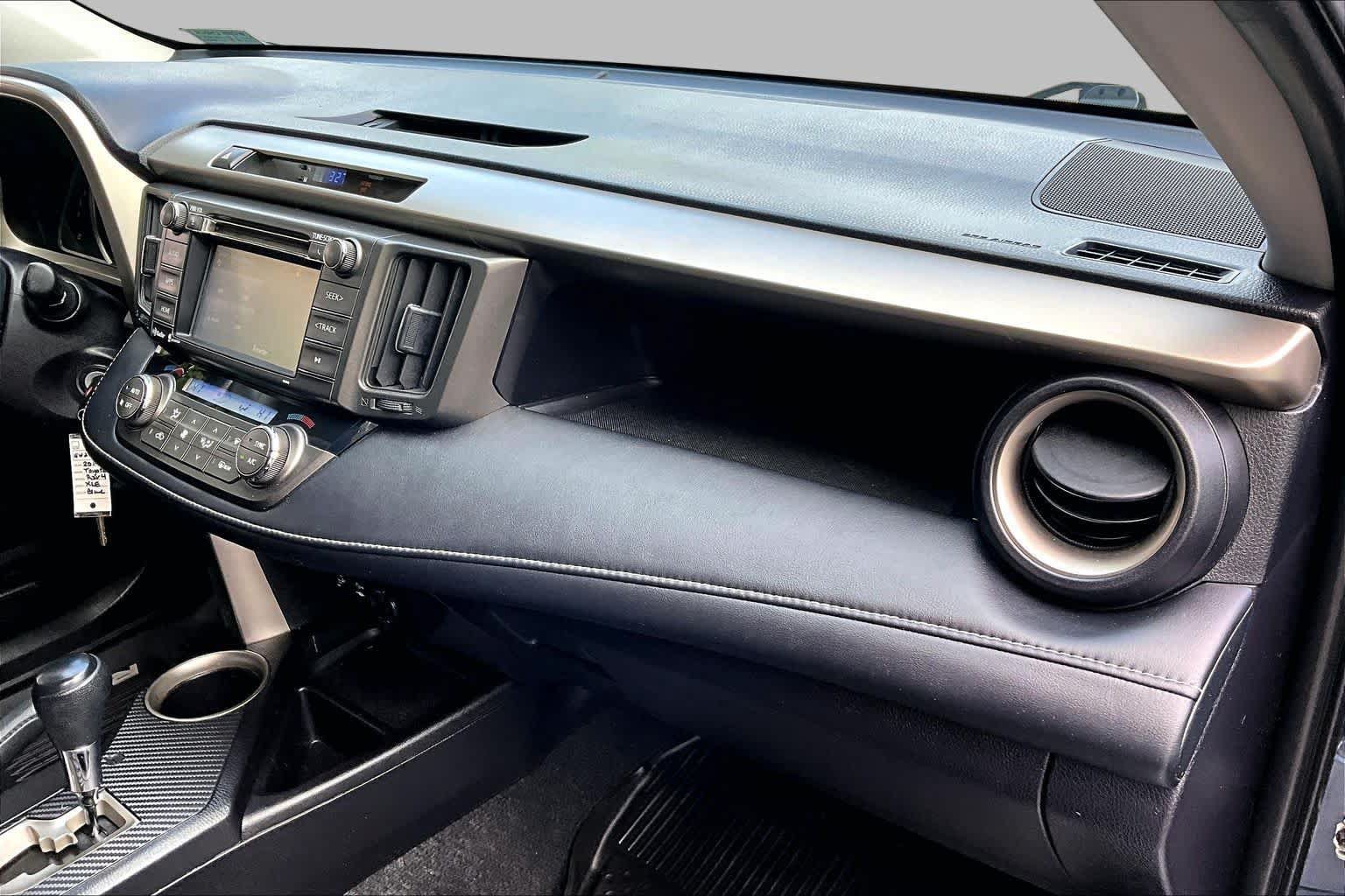 Used 2014 Toyota RAV4 XLE AWD/4WD image 18