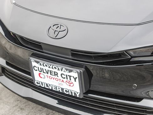 New 2026 Toyota Prius Plug-In Hybrid FWD image 6