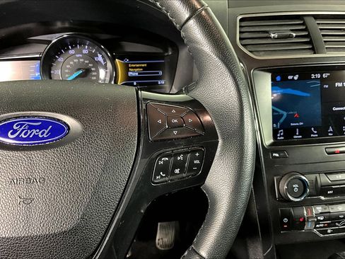 Used 2019 Ford Explorer XLT w/ Equipment Group 202A AWD/4WD image 11