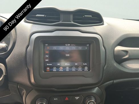 Used 2018 Jeep Renegade Latitude FWD image 24