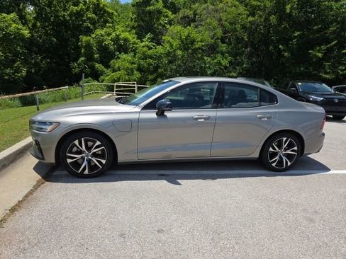 Used 2021 Volvo S60 T8 R-Design Expression AWD/4WD image 2
