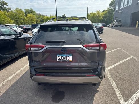 Used 2024 Toyota RAV4 XSE AWD/4WD image 17