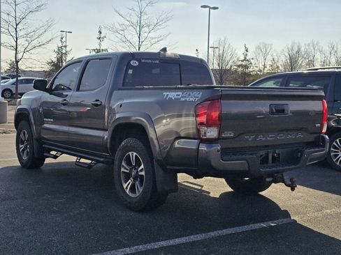 Certified 2017 Toyota Tacoma TRD Sport image 5