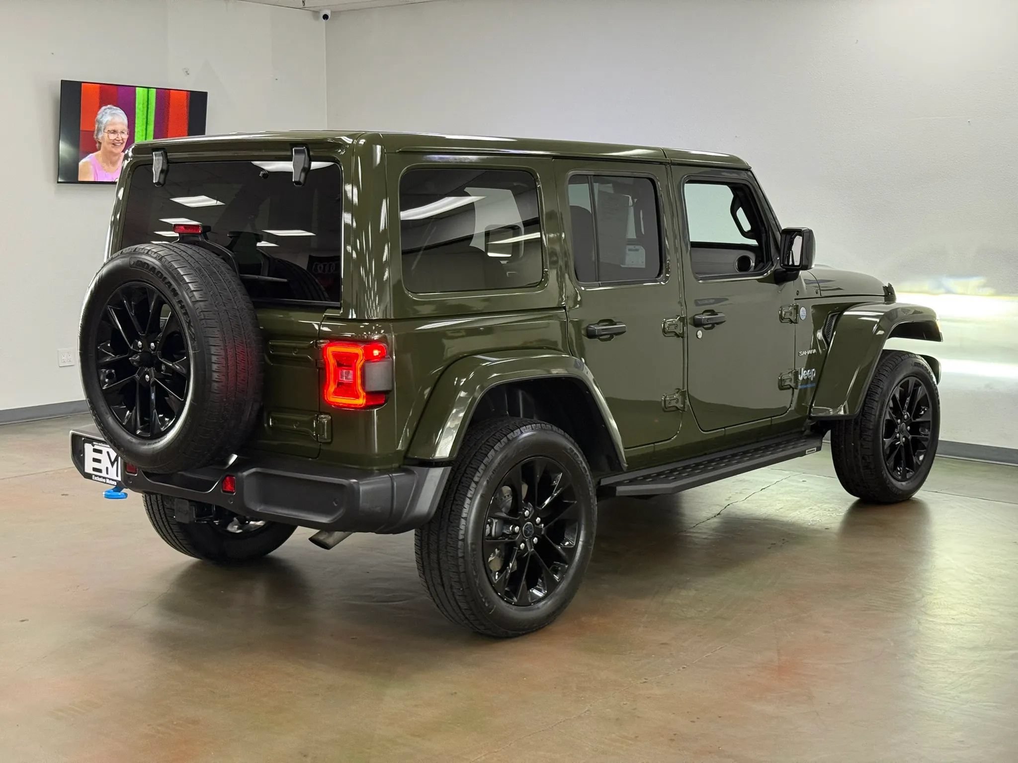 Used 2024 Jeep Wrangler Unlimited Sahara w/ Safety Group AWD/4WD image 7